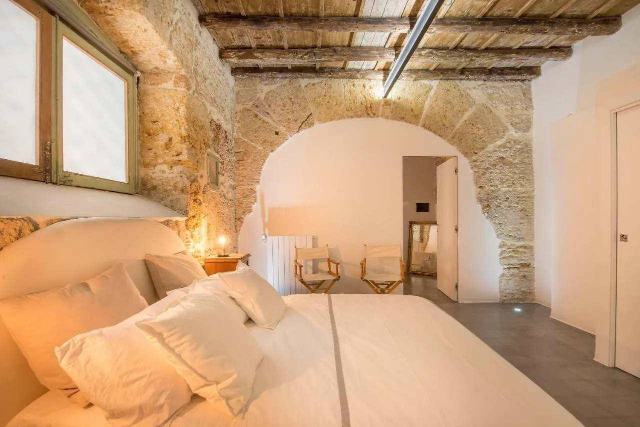 Stylish Home In Front Of Casa Professa Palermo Apartamento